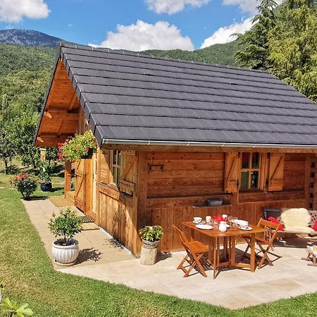 Au Petit Chalet Avec Son Spa - Escapade En Amoureux ! Cruet Esterno foto