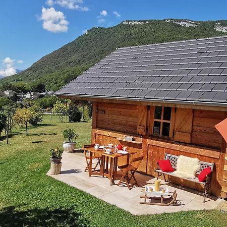 Au Petit Chalet Avec Son Spa - Escapade En Amoureux ! Cruet Esterno foto